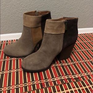 Woman winter boot (might free) size 7